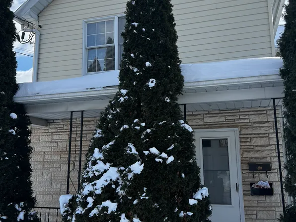 226 3rd St, Blakely, PA