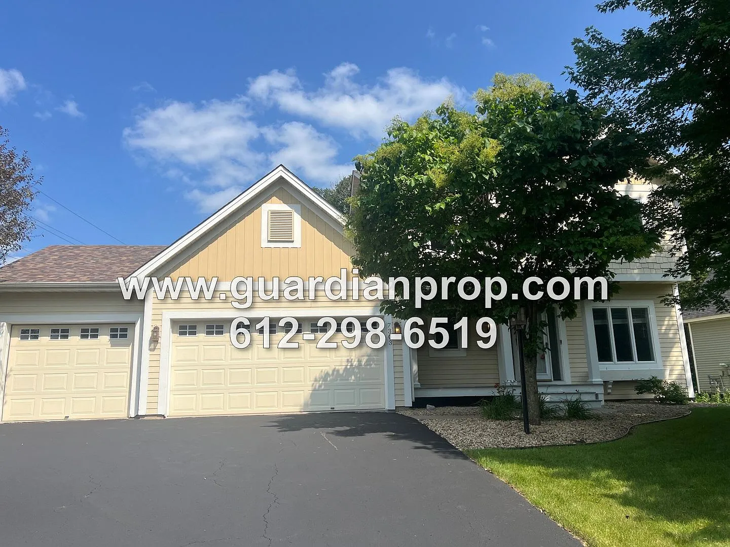 Executive Home in Cottage Grove Available Now, Large Open Floor Plan, Office, Family Room, Yard w... — Photo 1