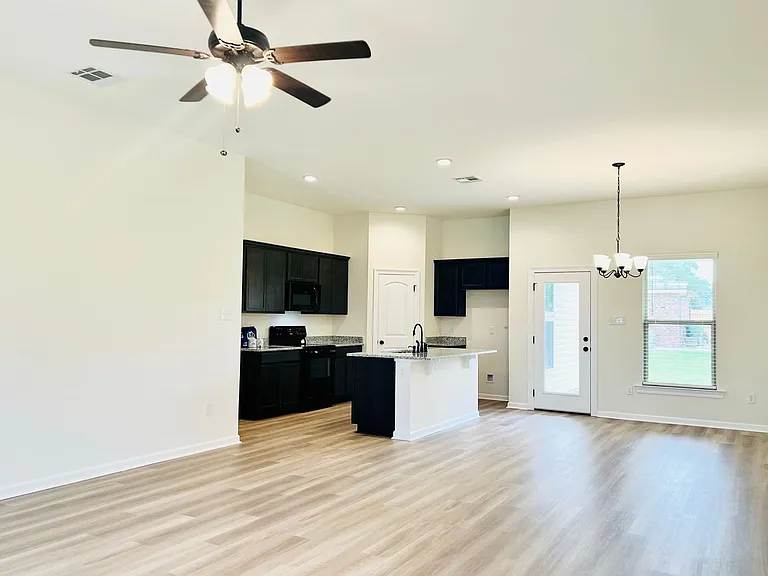 204 Vagabond Way — Photo 3