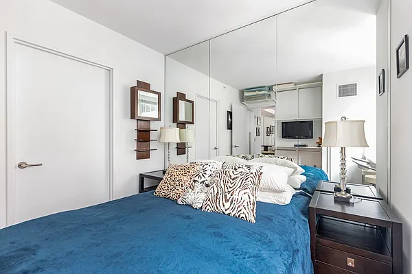 Rented by Compass | media 24