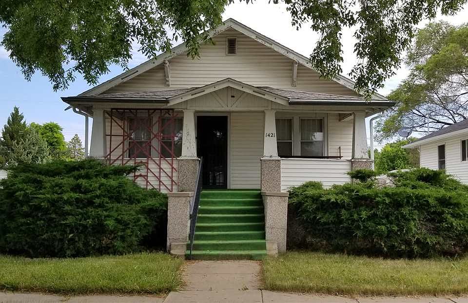 1st image of 1421 W 3rd St