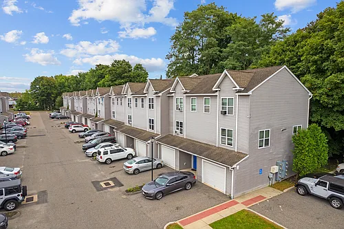 Chestnut Townhomes Photo 1