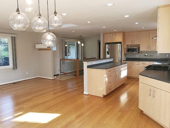 4th image of 15415 NE 7th Pl