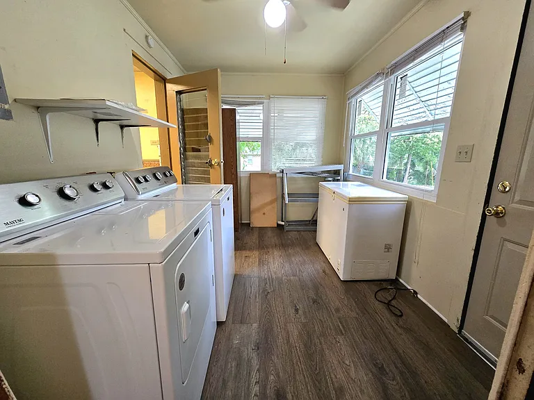 511 E La Rua St — Photo 15