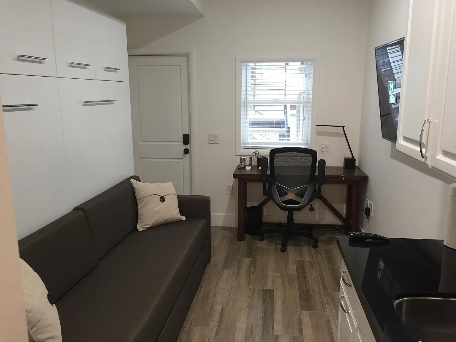 Studio, 200 sqft, $2,000 — Photo 2