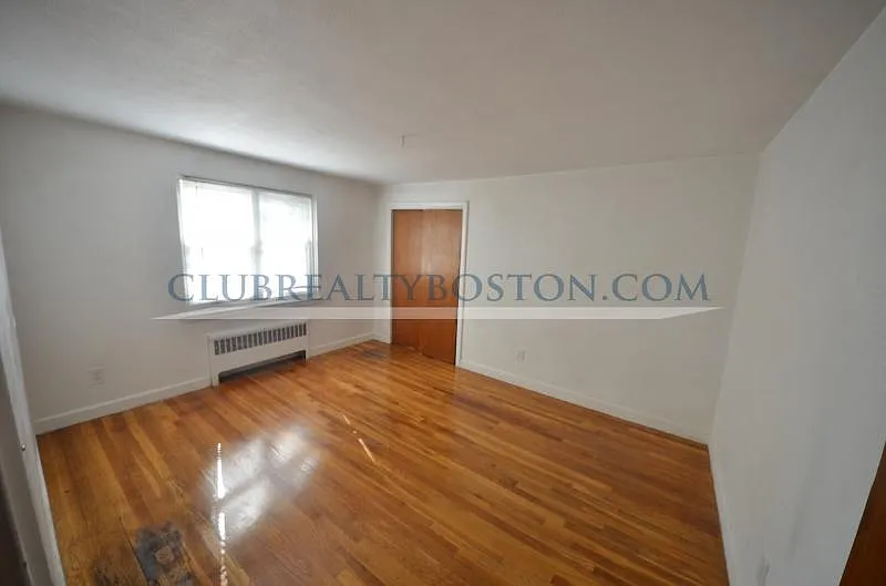 3 bed, 1.0 bath, 1300 sqft, $3,750 — Photo 1