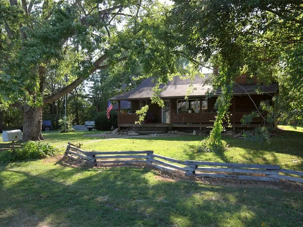 2225 N 1350th St, Brownstown, IL 62418