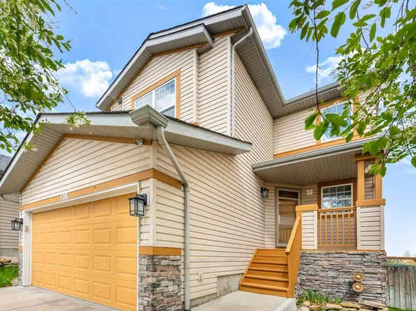 138 S Panamount Cres NW, Calgary, AB T3K 5L7