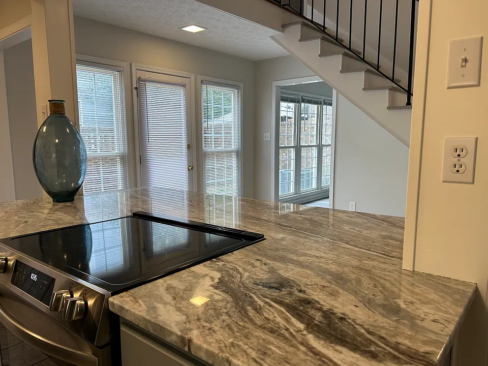 120 Oak Creek Cir