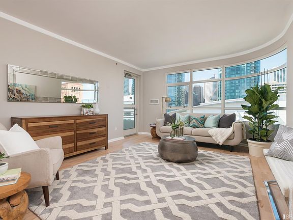 2nd image of 403 Main St APT 817N