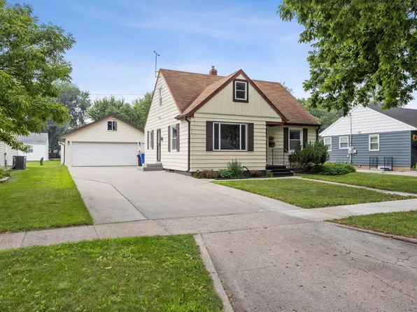 2014 7th St N, Fargo, ND 58102