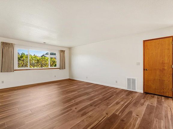 5th image of 6170 Abrahamsen Ct