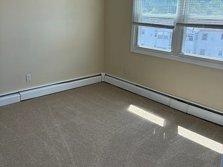 10 Fairview Dr #3 — Photo 2