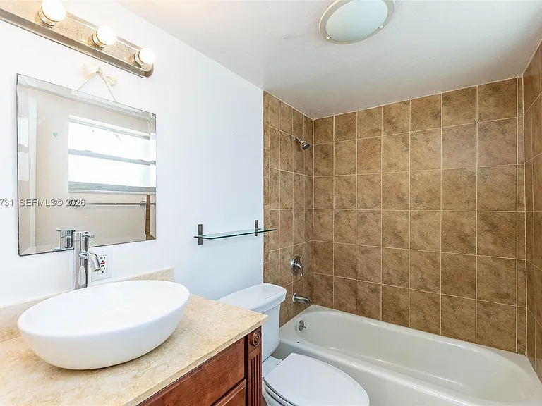 3862 NE 171st St #B — Photo 22