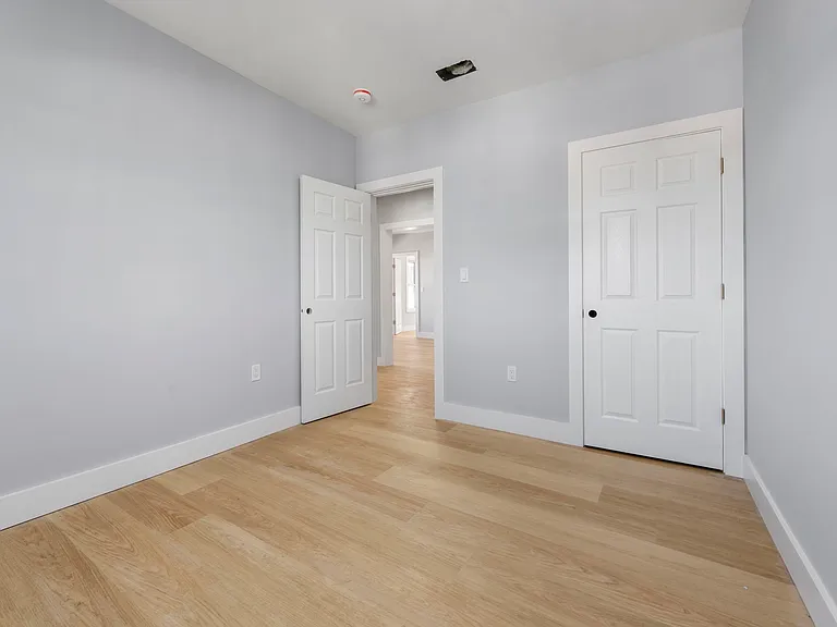 566 Shirley St #6 — Photo 11