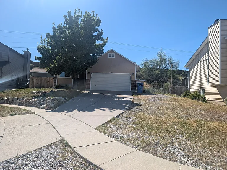 5750 S Dynasty Oaks Cir W — Photo 4