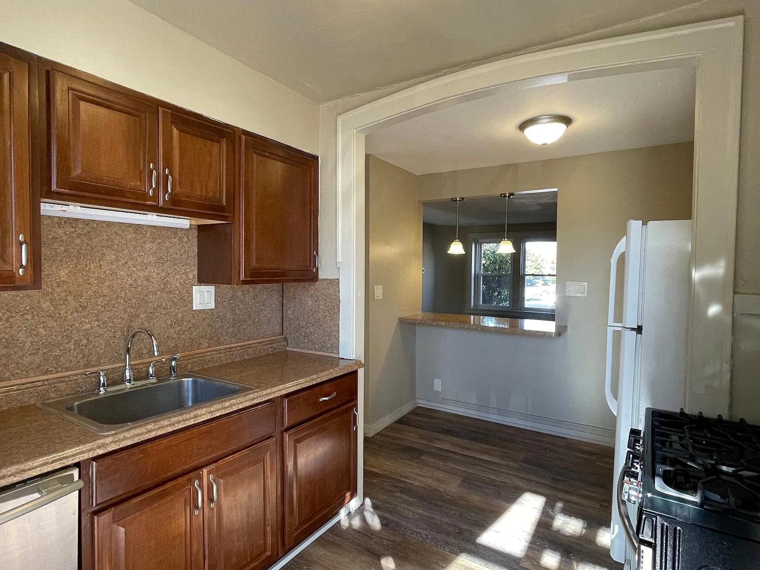 1174 Kenmore Ave — Photo 2