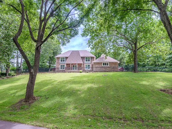 5388 S Woodcliffe Drive, Springfield, MO 65804