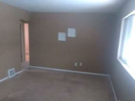 2nd image of 15822 Meigs Blvd