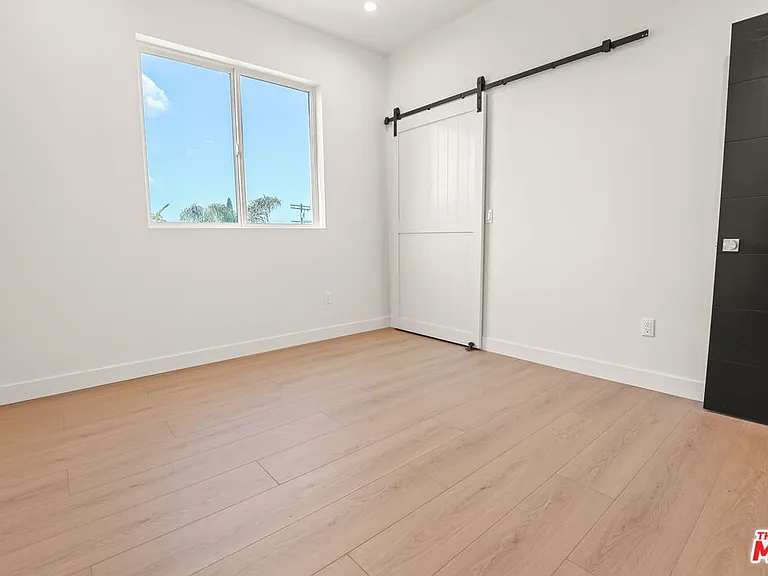 2135 S Longwood Ave #1/2 — Photo 37