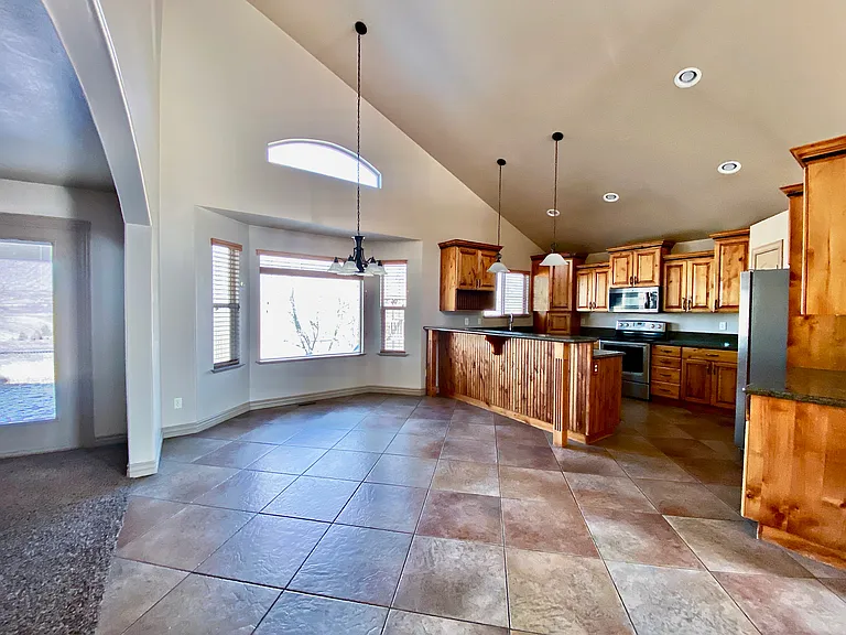 2410 E View Dr — Photo 6