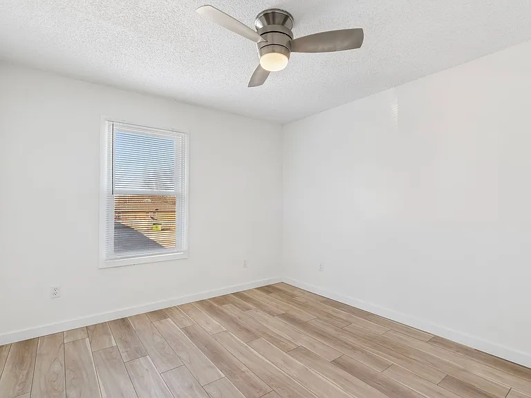 Southcreek Apartments — Photo 12
