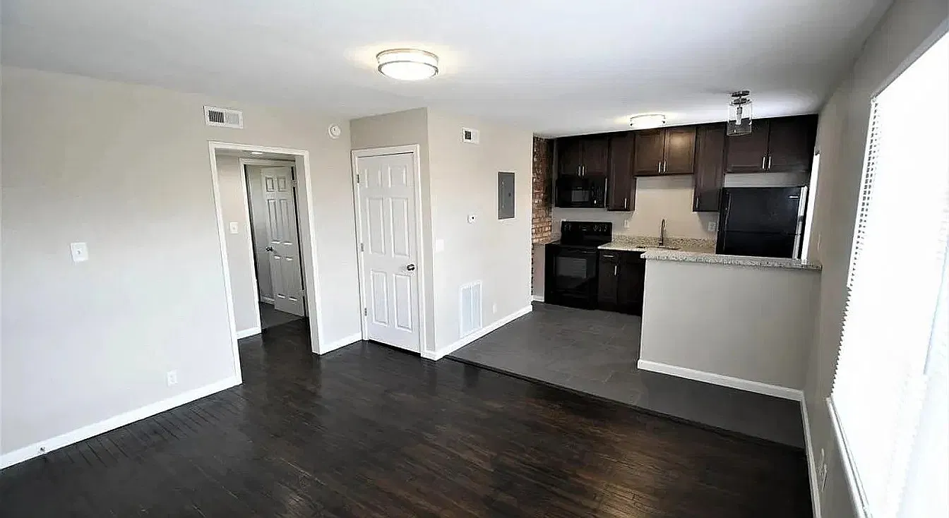 2 bed, $995 — Photo 3