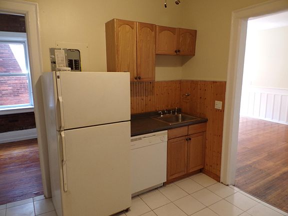 5th image of 220 Lexington Ave #17