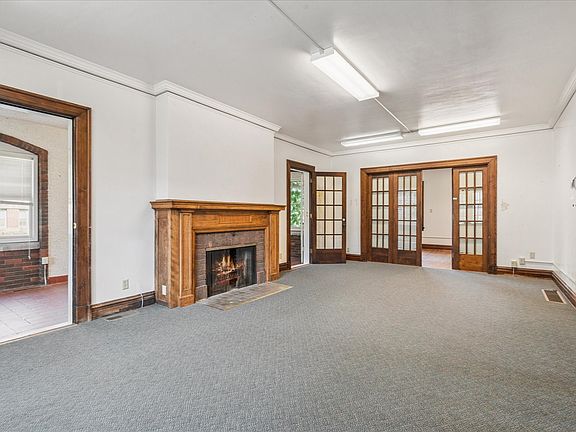 4th image of 419 2nd St SW