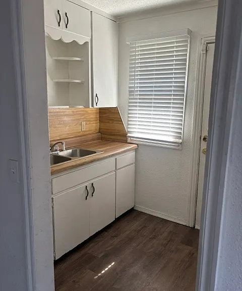 2608 NE 22nd St — Photo 5