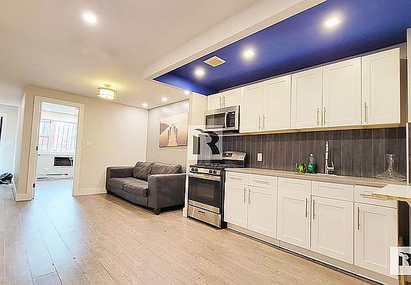 2nd image of 114A Linden St #1L