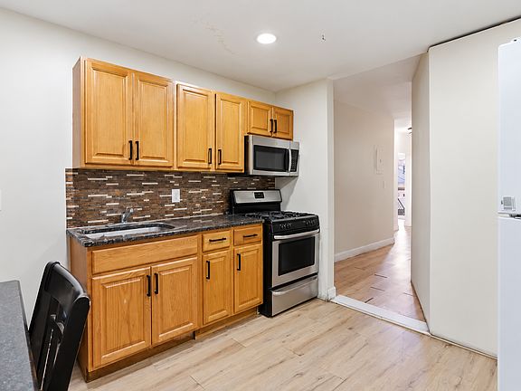 2nd image of 401 S 15th St #3