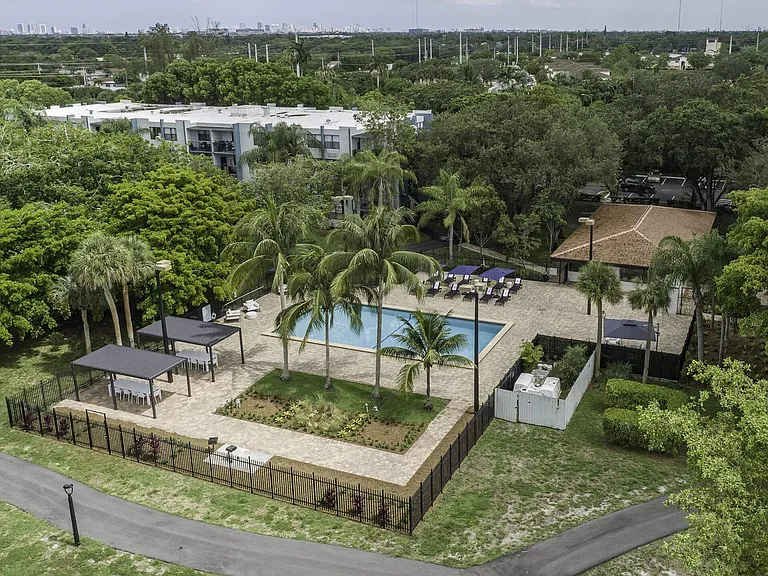 Club at Emerald Waters — Photo 15