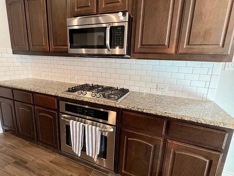 1805 Lark Ln — Photo 9