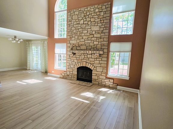 4th image of 70 Townsend Cir