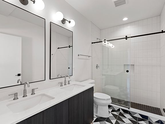 4th image of 1801 W Grand Ave #202