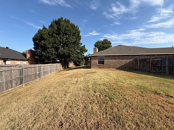 5th image of 9 Fern Oak Ct