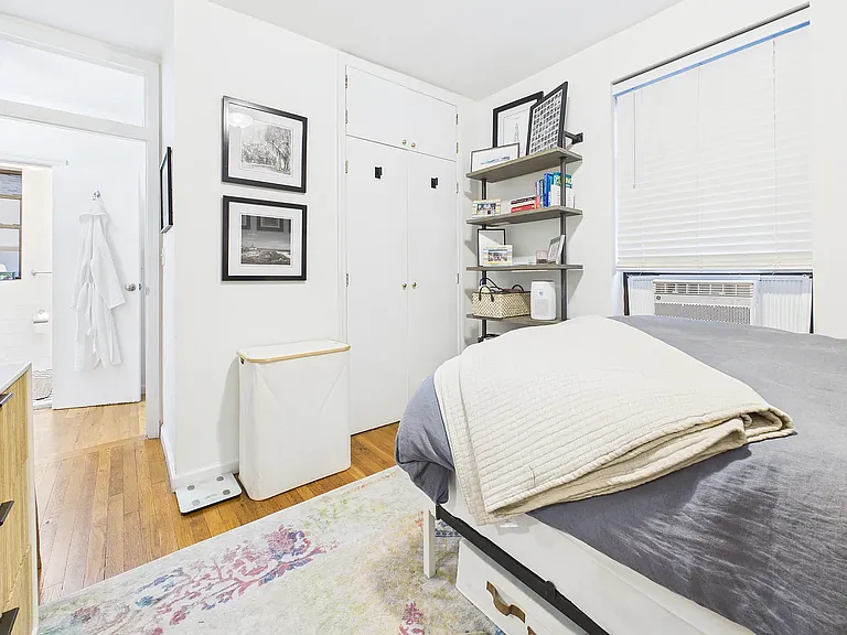 315 W 19th St #33 — Photo 6