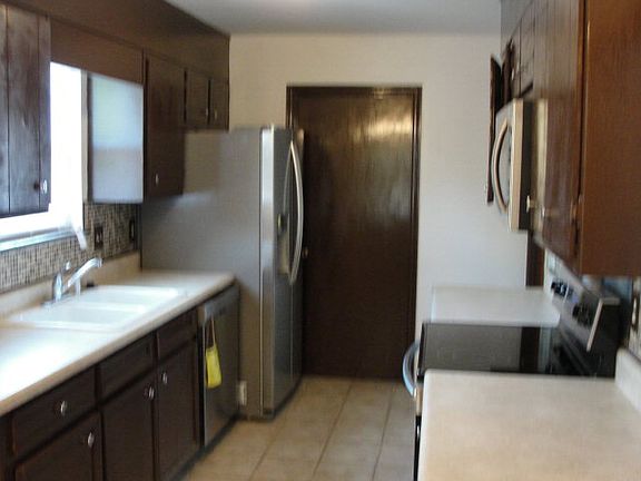 5th image of 919 N Willowick Dr