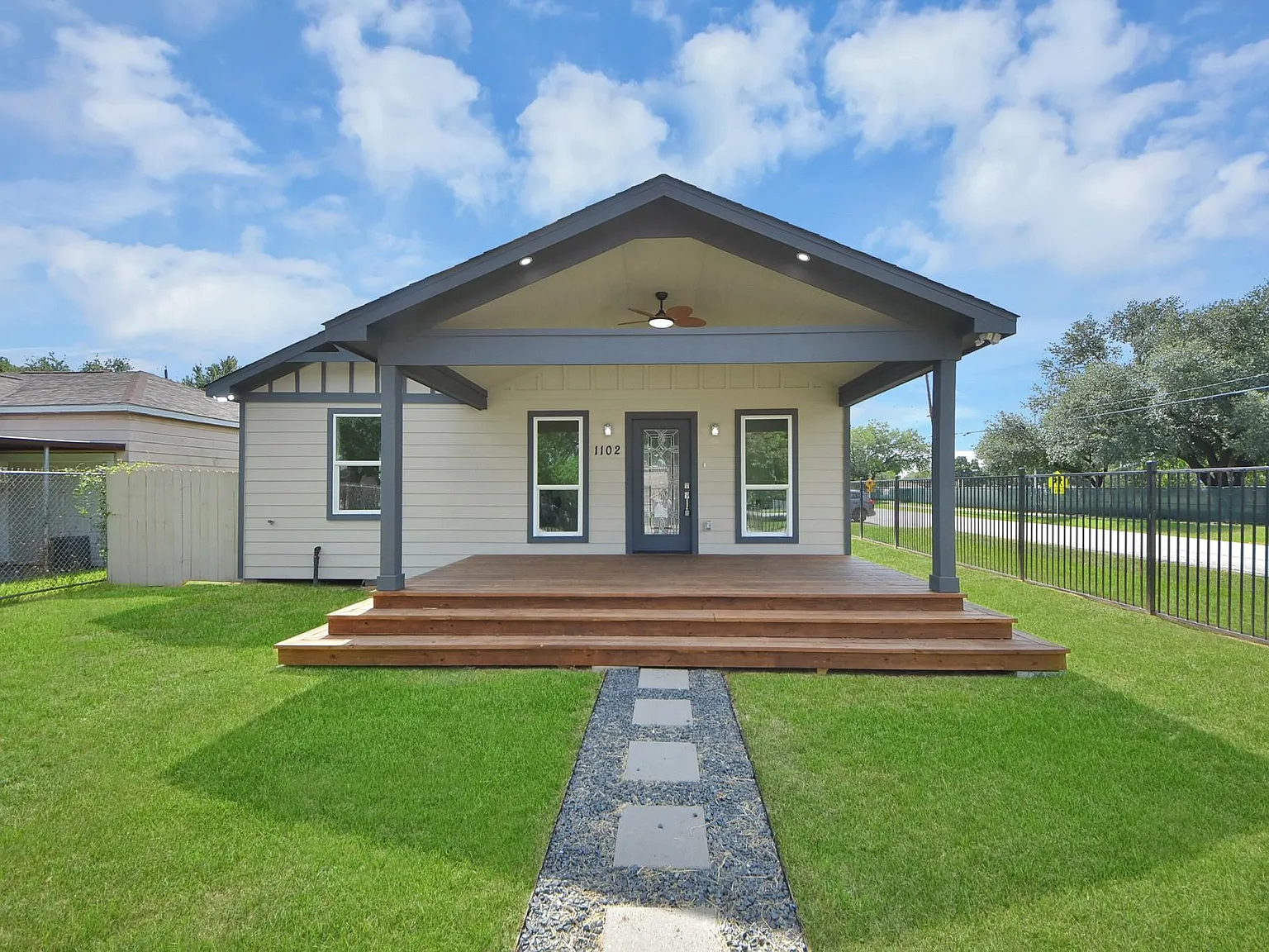 3 bed, 2.0 bath, 1235 sqft, $2,000 — Photo 1