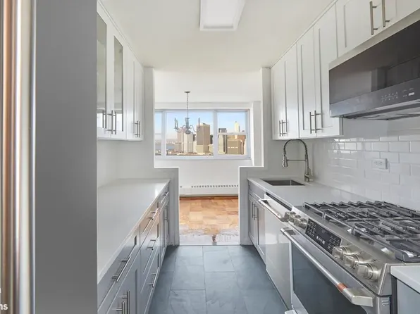 75 Henry Street image 7 of 25