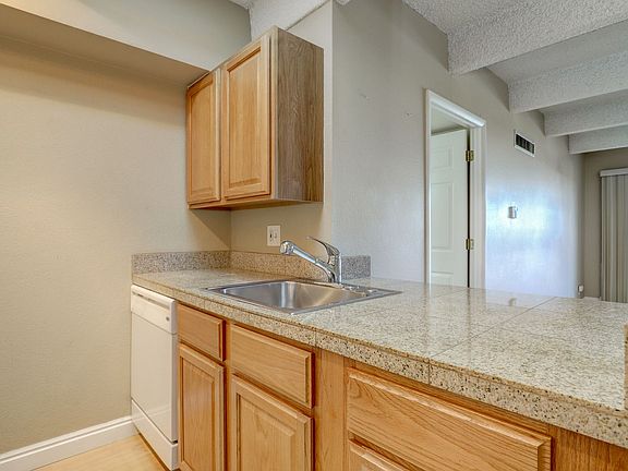 5th image of 777 N Washington St APT P3