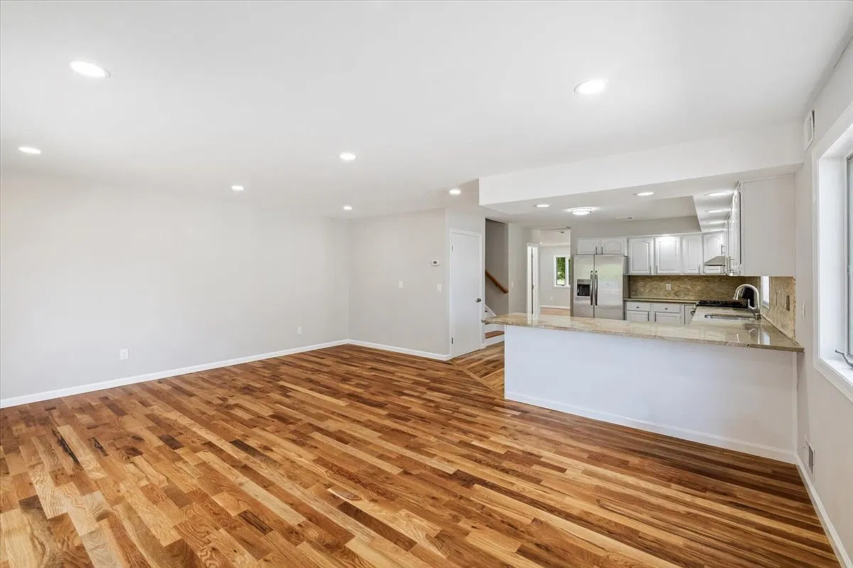 3 bed, 2.5 bath, 2016 sqft, $3,990 — Photo 1