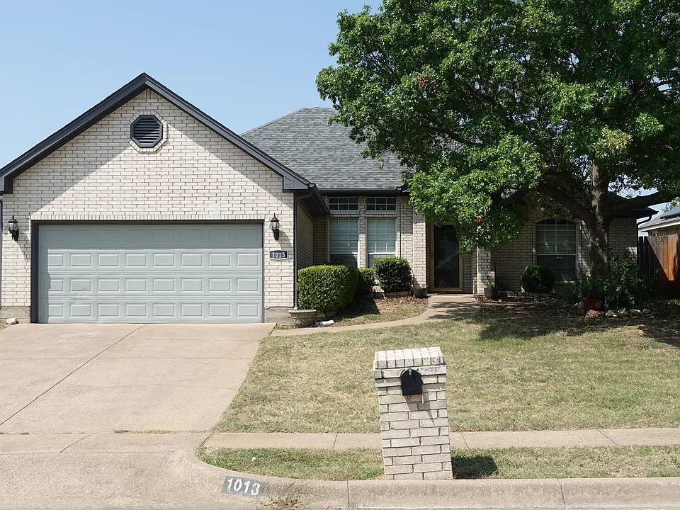 1013 Rolling Meadows Dr