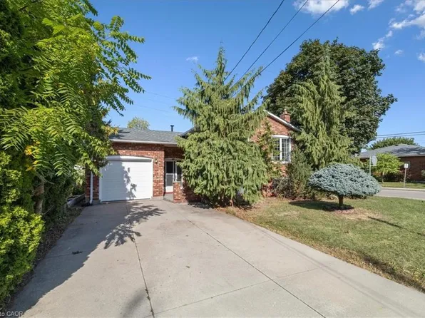 640 Cochrane Rd, Hamilton, ON L8K 3H8