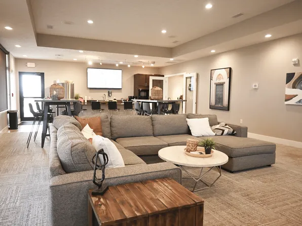 The Sterling Apartments at Grand Island