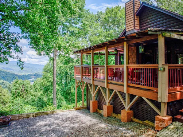 612 Whispering Winds Rd, Waynesville, NC 28785