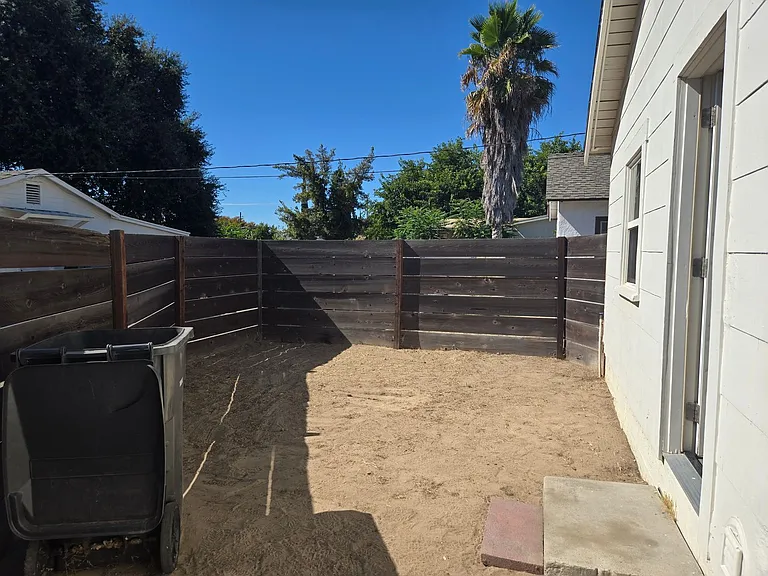 1121 Kenwood Ave — Photo 12