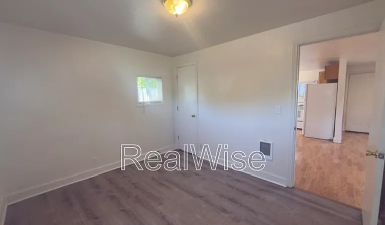 205 S Pine St — Photo 10