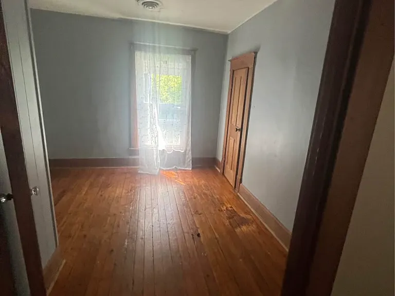 1009 E Washington St — Photo 11